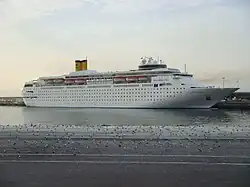 Photographie en couleurs du Costa Romantica à Funchal en juillet 2007.