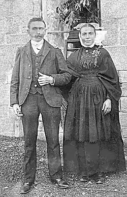 Costume traditionnel, vers 1920.