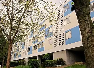 Côté rue 4 rue des Capucins, Meudon, résidence de l'Abbaye, Architecture Jean Ginsberg (1955-1958).