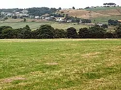 Le village de Cottingley et la North Bank Road.