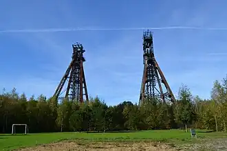 Chevalements du puits no&nbsp;25 du charbonnage de Monceau Fontaine, dit Le Pêchon.