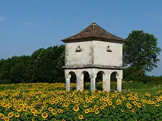 Le pigeonnier de la Cousse.