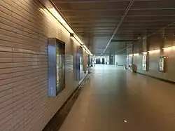 Couloir vers la gare routière.