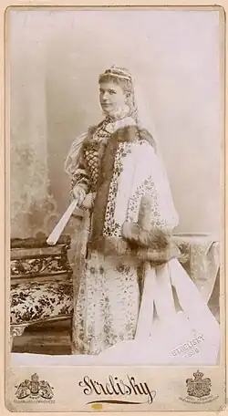 Description de l'image Countess Irma Sztáray in Hungarian costume.jpg.