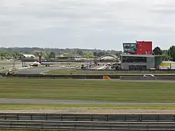 Vue du circuit depuis la butte de Caupenne.