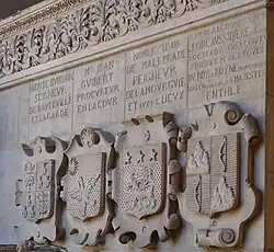 Cour Henri IV, blasons de capitouls.