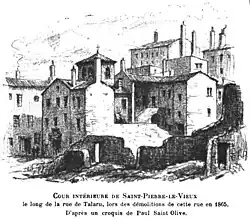 Cour intérieure de Saint-Pierre-Le-Vieux, le long de la rue Talaru lors les démolitions de celle-ci en 1865.