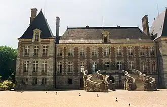 Le château côté cour.