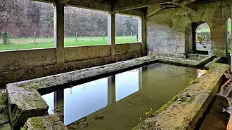 Le lavoir près du gouffre de La Font.
