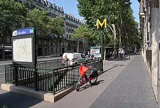 L'accès no&nbsp;1 « Boulevard de Courcelles ».