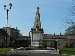 Le monument aux morts.