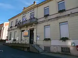 La mairie de Cours-la-Ville