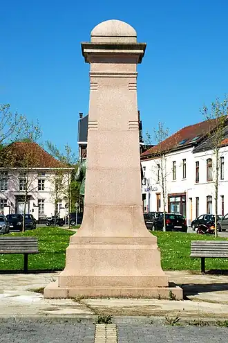 La face arrièredu monument.