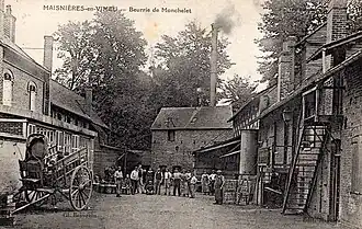Carte postale antérieure à 1914, le personnel compte au moins 17 personnes.