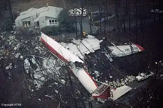 Vue aérienne du Boeing 707 d'Avianca accidenté, sur le flanc de la colline à Cove Neck.