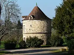 Le pigeonnier du château du Roc.