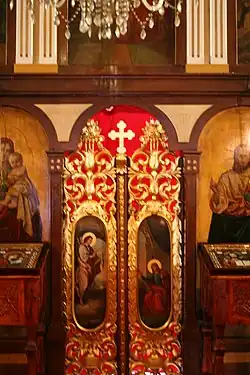 Détail des « portes royales ».