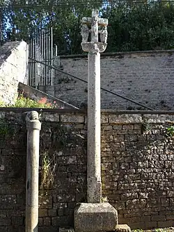 Croix à l'église Saint-Vincent.