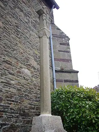 Croix à proximité de l'église 1.