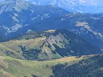 La Croix Cartier depuis le mont Charvin au sud-ouest.