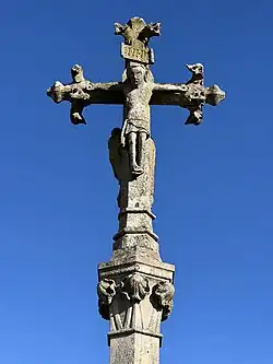 La croix du cimetière.