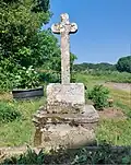 Croix de chemin, située à « Montplaisir ».