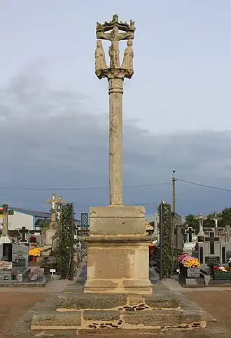 Croix de cimetière (Réguiny) : vue d'ensemble.