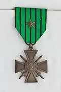 Croix de guerre de Vichy avec étoile de bronze correspondant à une citation à l'ordre de l'armée.