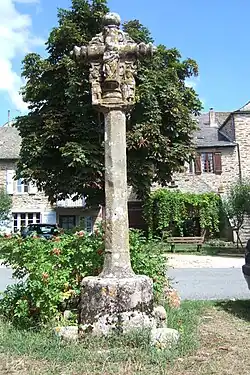 La croix de la Merette du XIVe&nbsp;siècle.