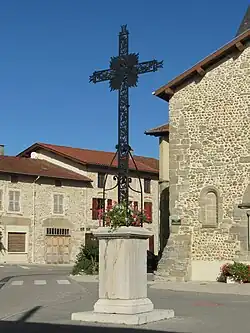 Croix de la place de l'église.