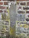 Croix de pierre - mur église Sainte-Geneviève.