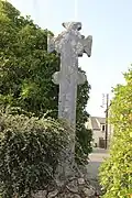 Croix près de l'église.
