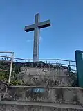 Croix au sommet du parc Lalsavunga, près de Aizawl, Mizoram, Inde.