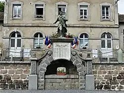 Le monument aux morts.