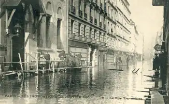 Aspect du no&nbsp;57 lors de la crue de la Seine de 1910.