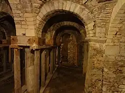 Crypte du prieuré Saint-Gervais-et-Saint-Protais à Vilhosc.