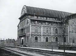 Le Crystal Palace à l'intersection des rues Sainte-Catherine et Victoria