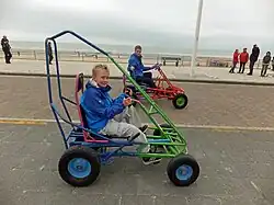 Deux modèles de cuistax à Saint-Idesbald.