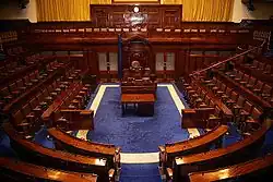 Le Dáil Éireann.