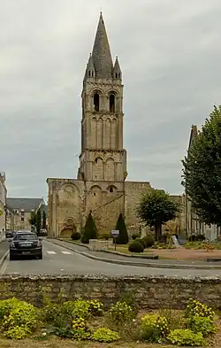 Vue depuis le square de la rue de l'Abbaye.