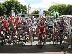 Départ de la première étape du Tour du Limousin 2011, avenue de la Libération à Limoges.