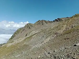 Le Désert de Pierre Ronde et les Rognes vus depuis le sud en marge du glacier de Bionnassay.