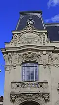 Détail de la façade de l'immeuble de la Loire républicaine à Saint-Étienne.