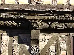 Détail bois sculpté de l'hôtel-dieu.