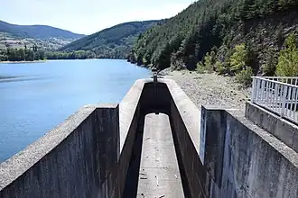 Déversoir (en amont du barrage)