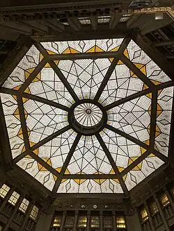 Dôme avec ses vitraux du Palais Koruna