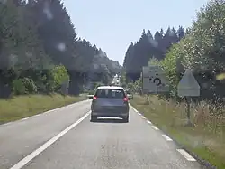 À l'approche du carrefour giratoire avec la RD 559