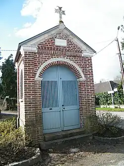 Chapelle à une intersection.
