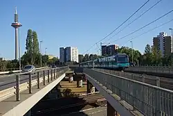 Route surélevée pour autoroute et métro à Rosa-Luxemburg-Straße à Francfort-sur-le-Main