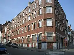 Angle de la rue des Braves et de la rue de l’Armistice (no&nbsp;37). Koekelberg.